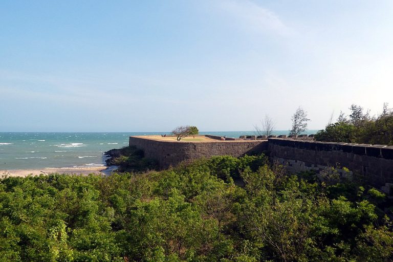 Vattakottai_Fort_and_Sea_Kanyakumari